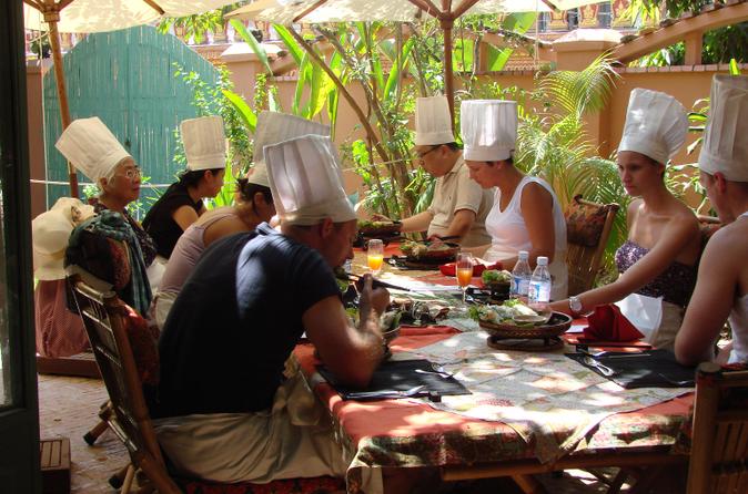 44D70 - Small Group Tour - Cambodian Village Cooking Class