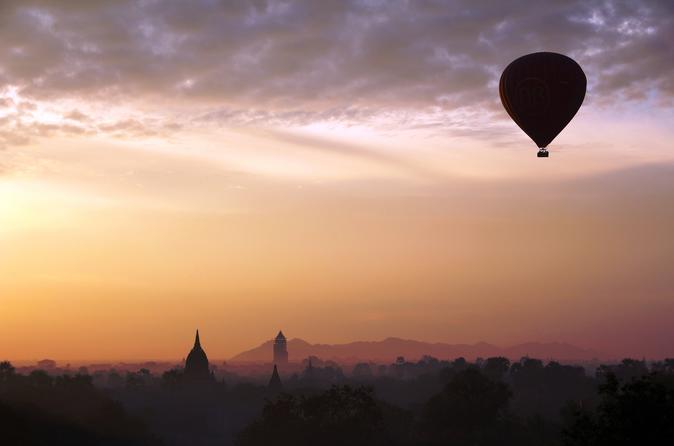 4B472 - Morning Hot Air Ballooning over Bagan
