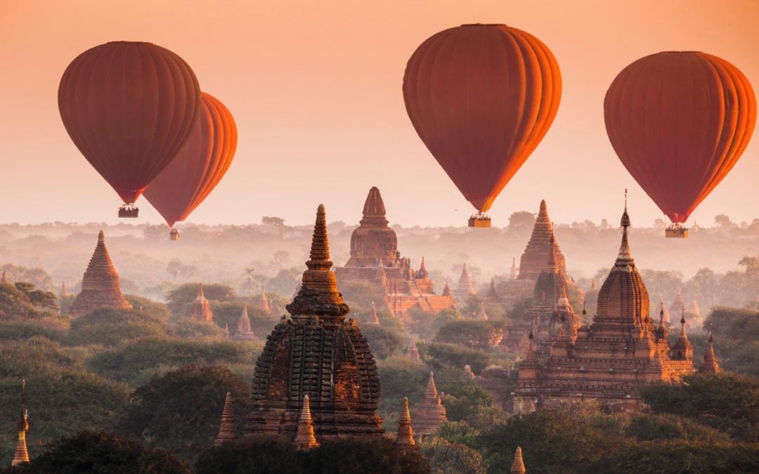 552F9 - Morning Hot Air Ballooning over Bagan