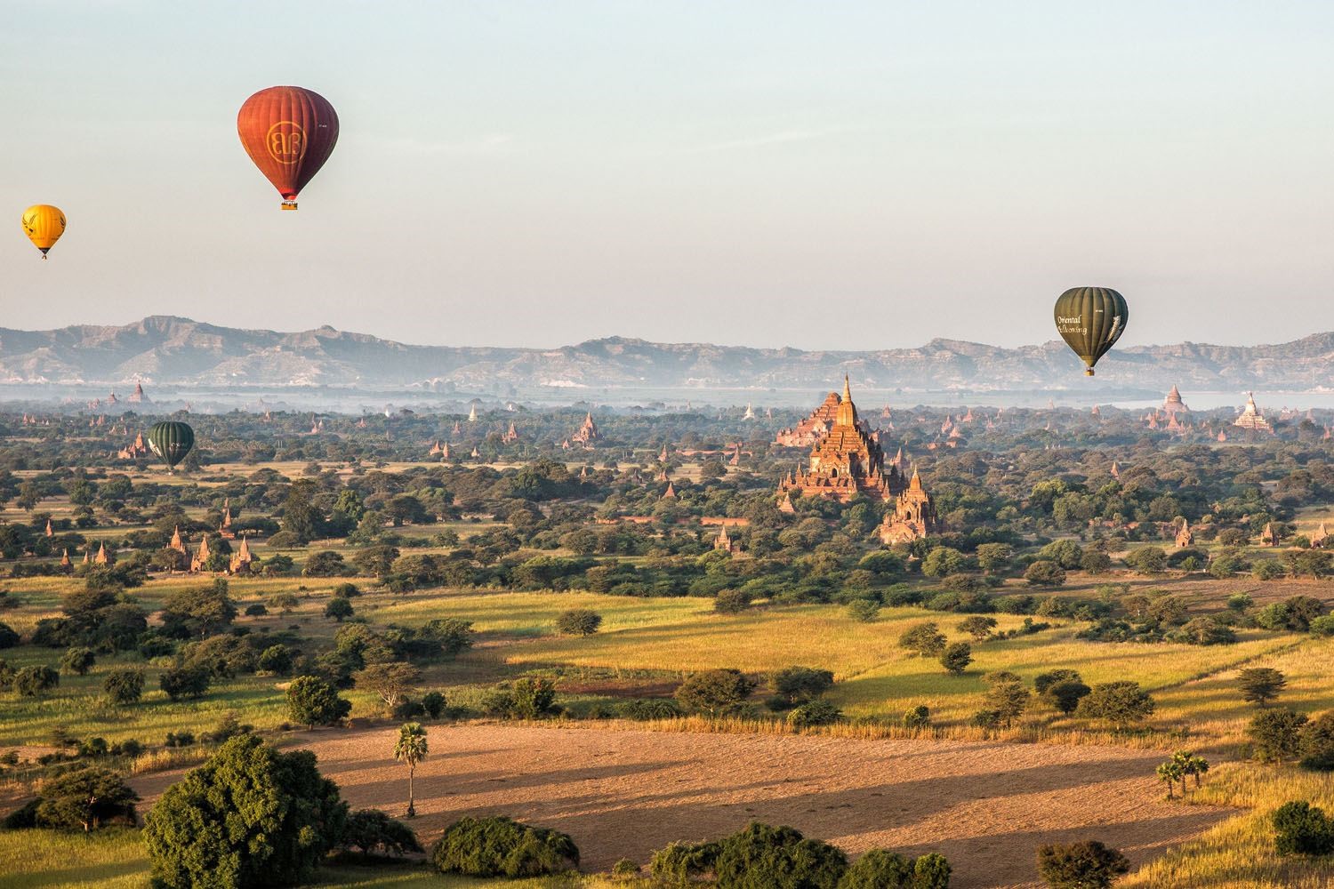 6A0EE - Morning Hot Air Ballooning over Bagan
