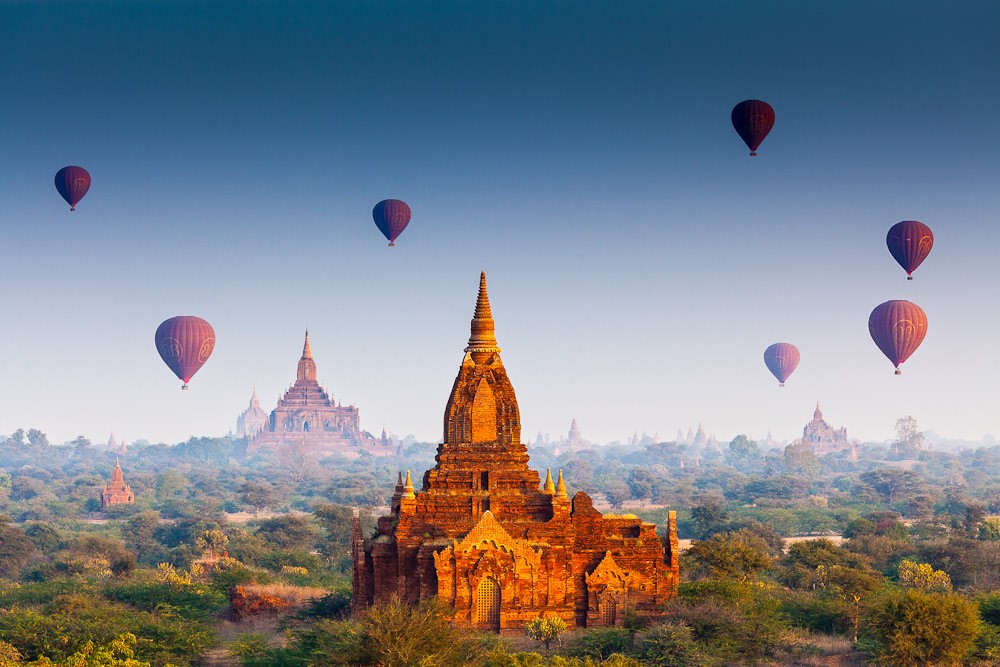 85CF2 - Morning Hot Air Ballooning over Bagan