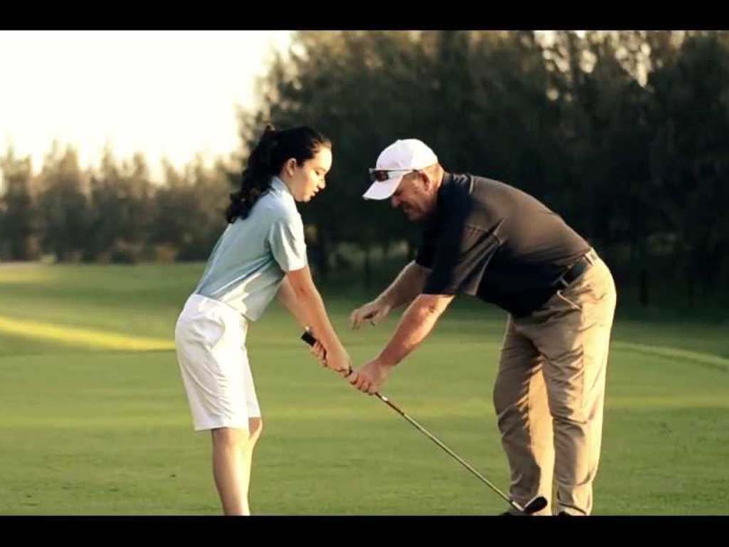 Montgomerie Links Danang - Playing golf 18 holes 